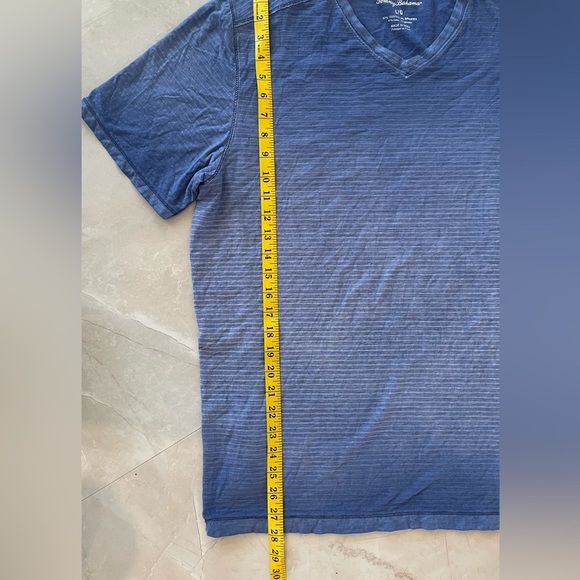 Tommy Bahama Men’s TShirt Size Large Blue Short Sleeve VNeck Raw Edge Details - Picture 5 of 6